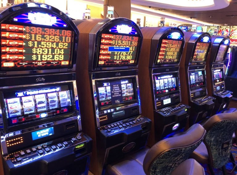Multi-sport betting interface with Liga 1 and live casino options